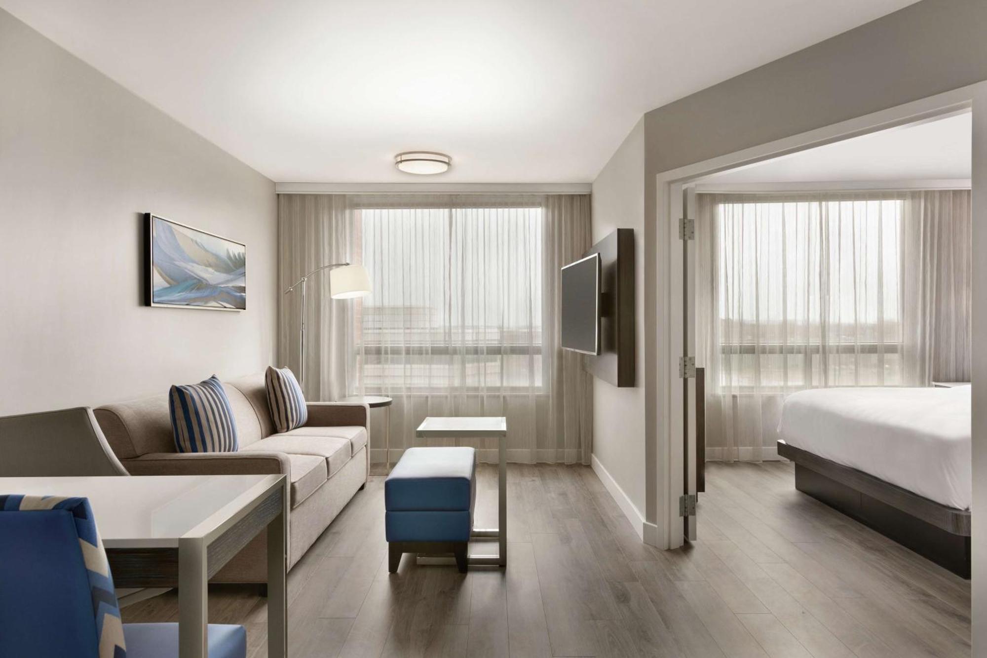 Embassy Suites By Hilton Montreal Airport Pointe-Claire Exterior foto