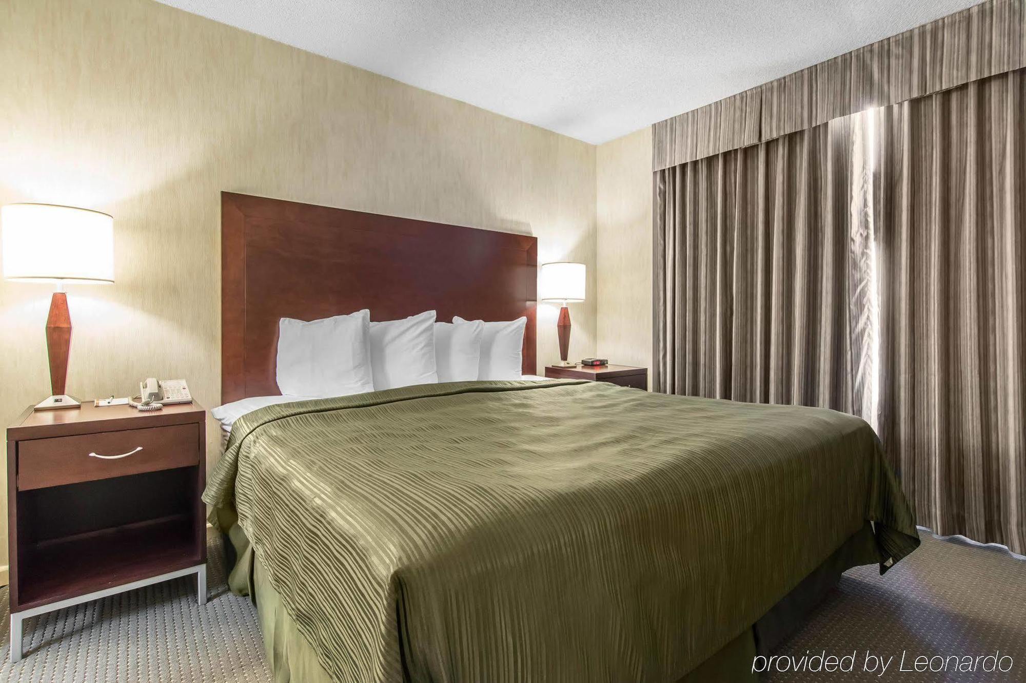 Embassy Suites By Hilton Montreal Airport Pointe-Claire Exterior foto